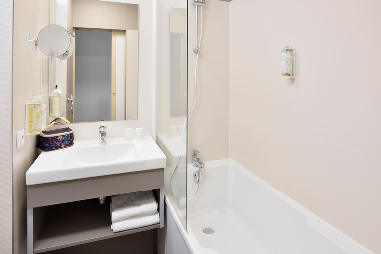 Bathroom 4, Hotel Lille Europe, Nord