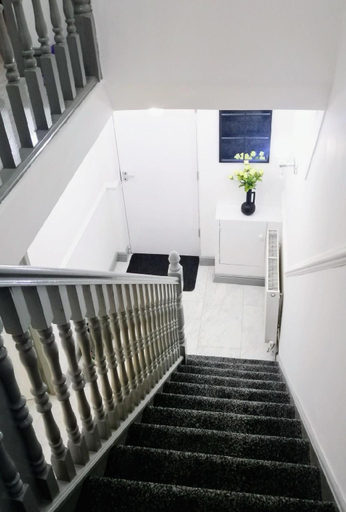 Others 4, Spacious, Modernised 3bed house, Sefton