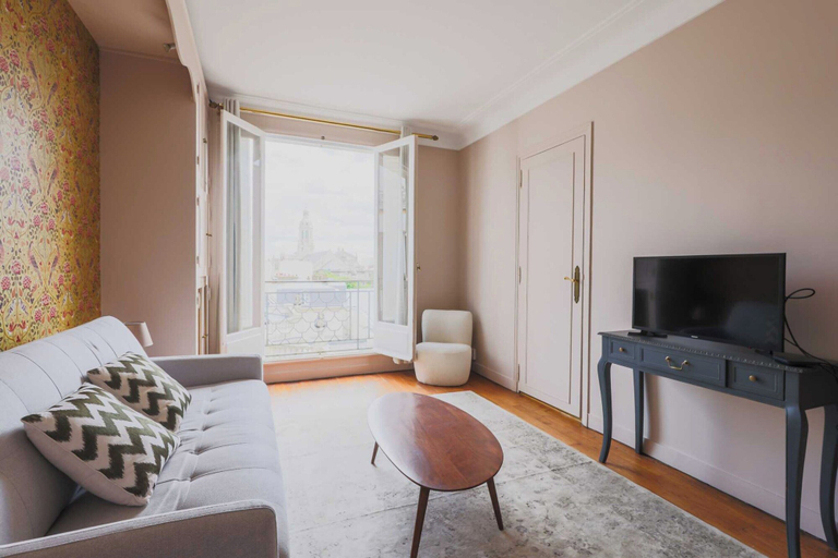 Living area 2, Cosy Modern Studio -2p- Moulin Rouge, Paris