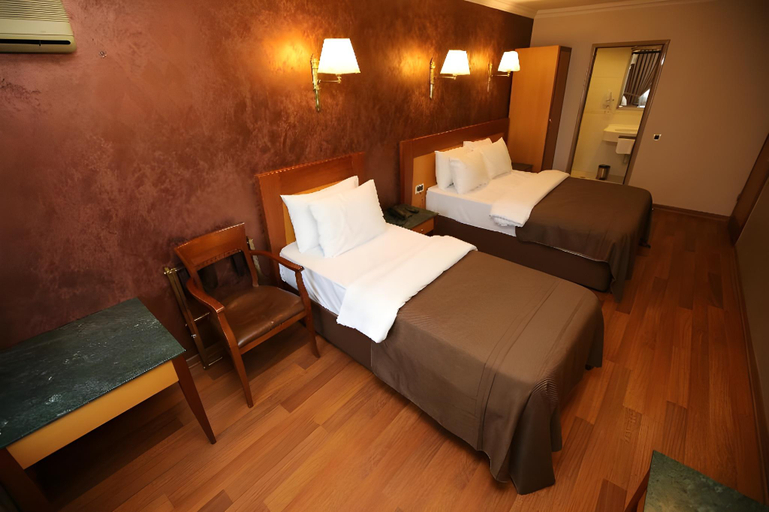 Bedroom 2, Peak Star Hotel, Beyoğlu