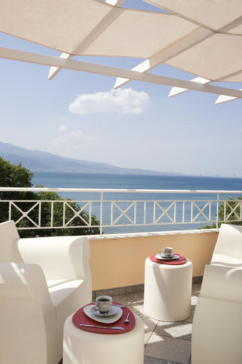 Food & Drinks 4, Akti, West Greece
