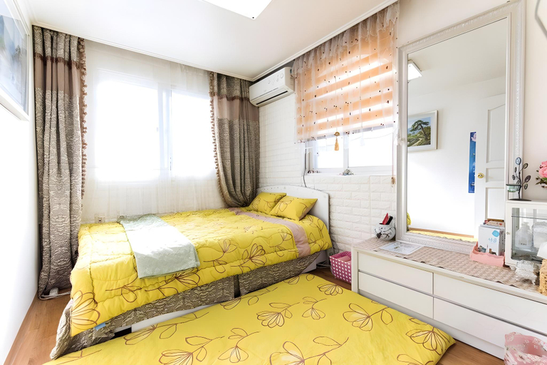 Bedroom 2, eve house, Jung