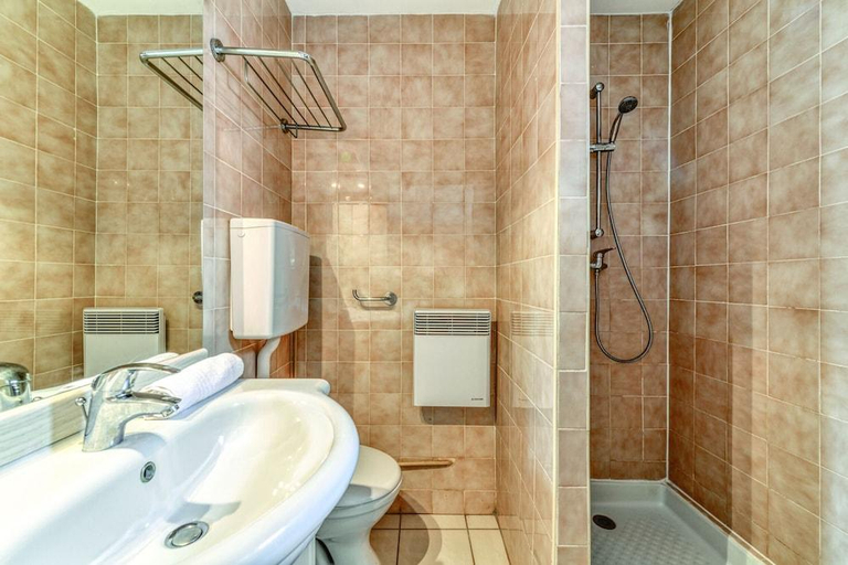 Bathroom 5, SOWELL HOTELS Les Jardins Du Cap, Hérault