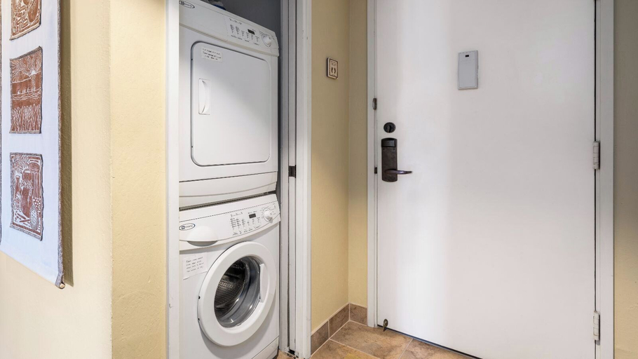 Laundry, AC - Easy Walk to Restaurants Shopping - Concierge Included - Vrkcv, Hawaii
