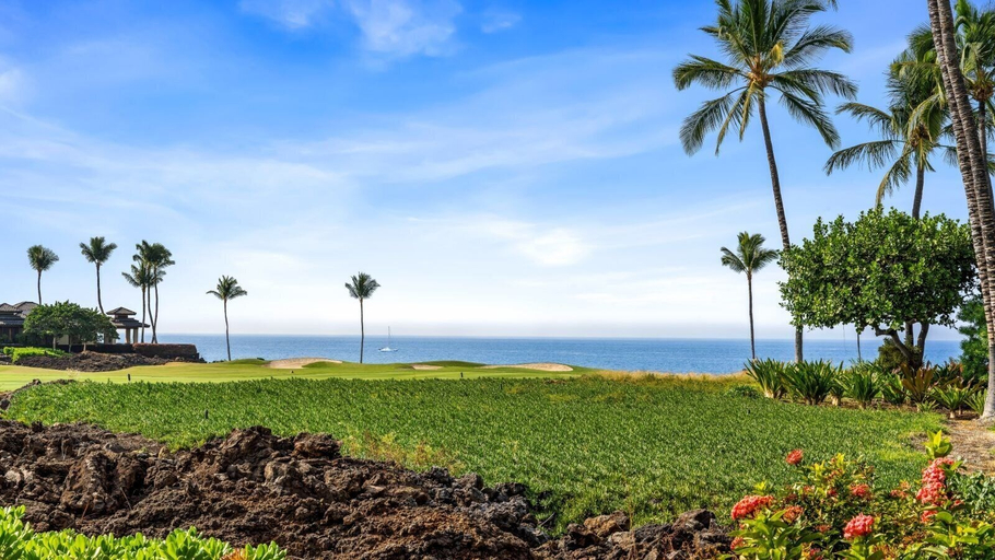 Golf 5, Beautifully Updated - Close to Beach & Pool - Oceanview Lanai - Vrkcv, Hawaii