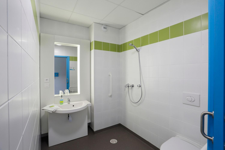 Bathroom 4, First Inn Hotel Blois, Loir-et-Cher