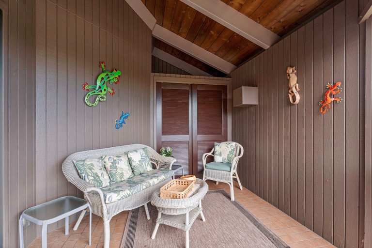 Interior detail, Fairway & Ocean Views - Updated Top Floor - AC- Vrkcv, Hawaii