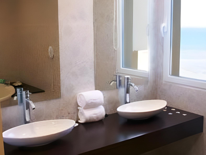 Bathroom 4, Rayentray, Biedma
