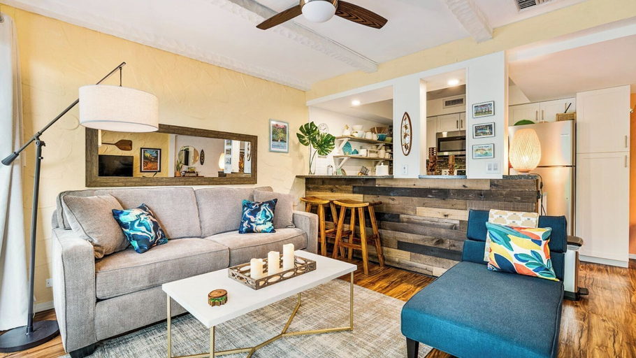 Living area 4, Complete Renovation - 20 Steps to Ocean -washer/dryer in Unit- Vrkcv, Hawaii