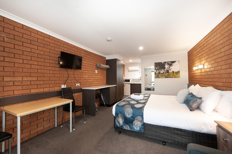 Others 4, Motel Woongarra, Indigo - Pt B