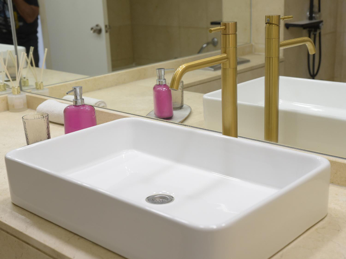 Bathroom 2, Blue Beach Apartment