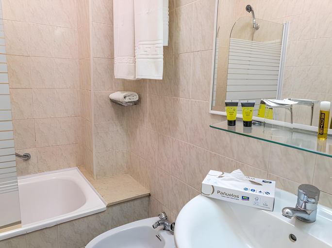Bathroom 4, Hotel Aeropuerto Sur, Santa Cruz de Tenerife
