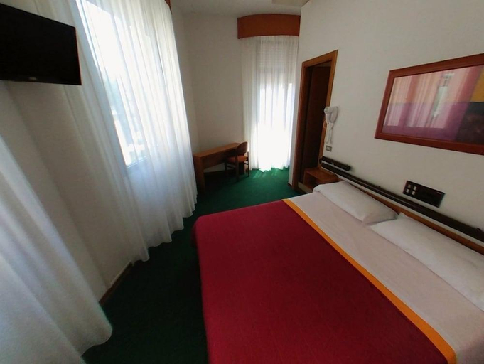 Bedroom 2, Hotel new arpa, Rimini