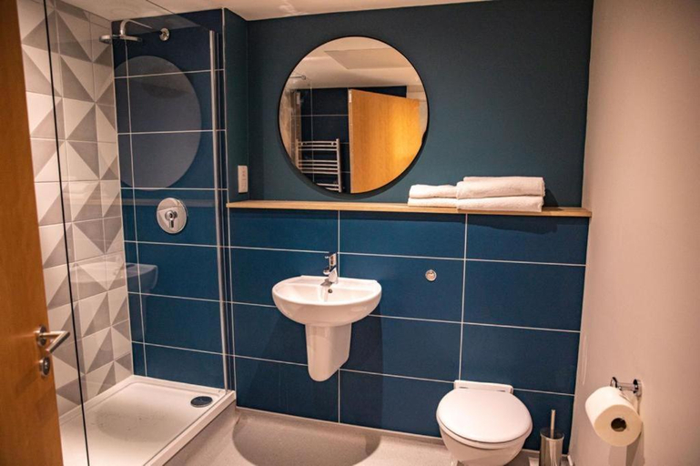 Bathroom 2, The Lake House, Sefton