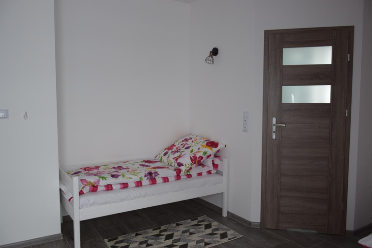 Others 5, Noclegi u Eweliny, Kielce
