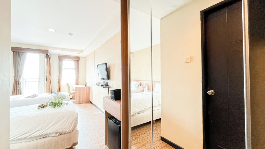 Room 5, Modern Minimalist Studio (No Kitchen) At Great Western Apartment, Tangerang