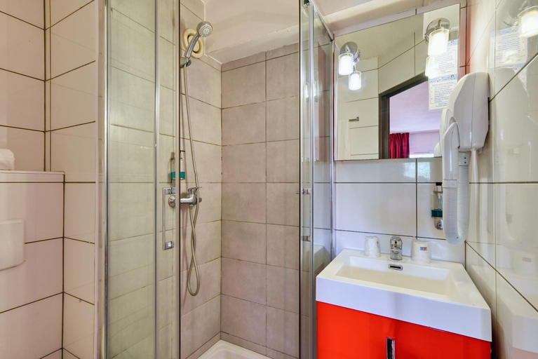 Bathroom 4, Villa Martegale Hotel Restaurant, Bouches-du-Rhône