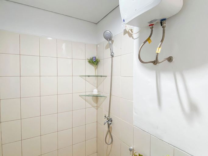 Bathroom 2, Basic Studio Room At Azalea Suites Apartment, Cikarang