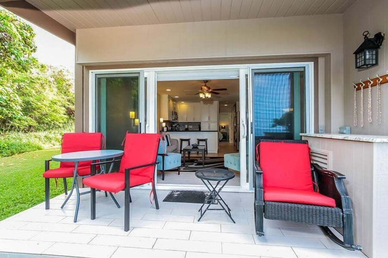 Outdoor dining, Private Ground Floor Corner Unit - AC & Hawaiian Ocean Views - Vrkcv, Hawaii
