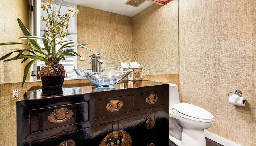 Bathroom 2, Beautifully Updated - Close to Beach & Pool - Oceanview Lanai - Vrkcv, Hawaii
