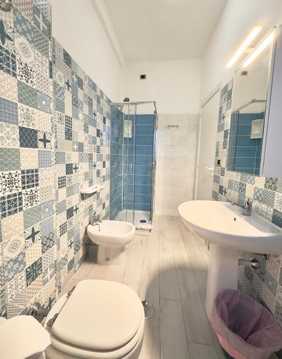 Bathroom 4, Hotel Le Tre Caravelle, Salerno