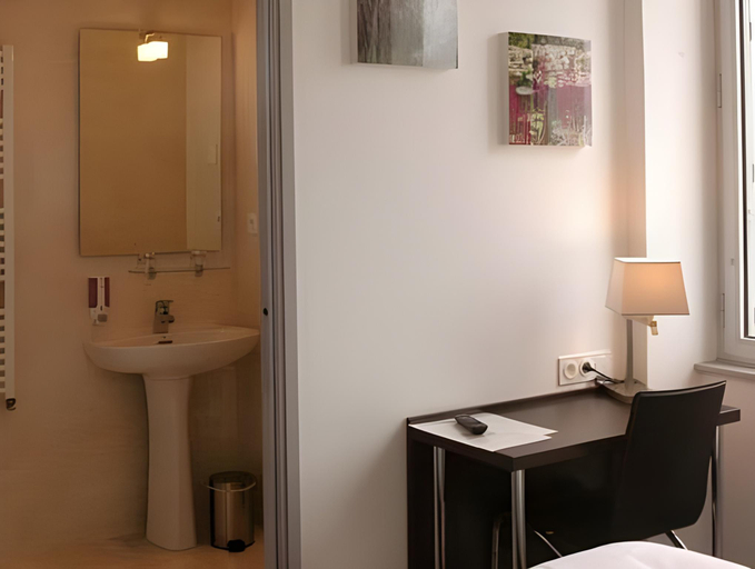 Bathroom 3, Hotel le Bellevue, Morbihan