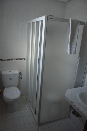 Bathroom 4, Hotel La Princesse, El Menzah