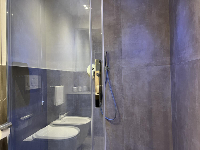 Bathroom 4, Hotel Lo Zodiaco, Padua