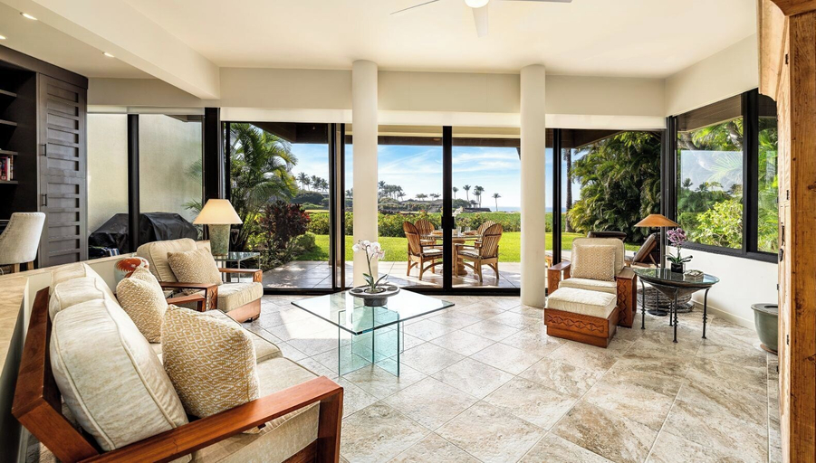 Living area 3, Beautifully Updated - Close to Beach & Pool - Oceanview Lanai - Vrkcv, Hawaii