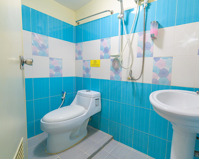 Bathroom 3, MANDARIN LODGE by victor, Hua Hin
