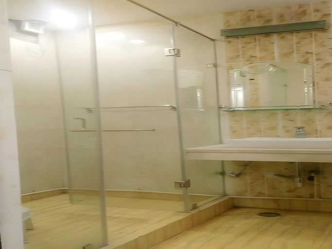 Bathroom 3, Hotel Kapoor Inn, Delhi