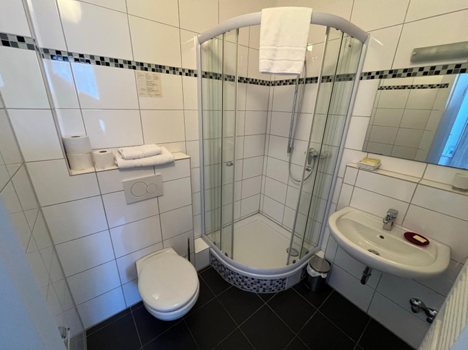 Bathroom 5, Hotel Elsen, Rhein-Kreis Neuss