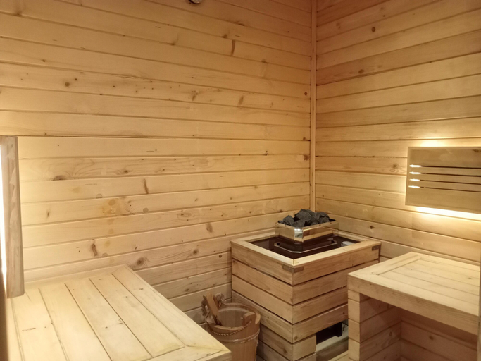 Sauna, Spacious 3Br At Kingland Avenue Apartment, Tangerang