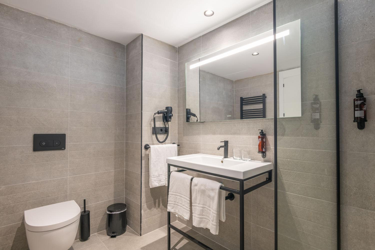 Bathroom 4, Hotel Parasol by Dorobe, Málaga