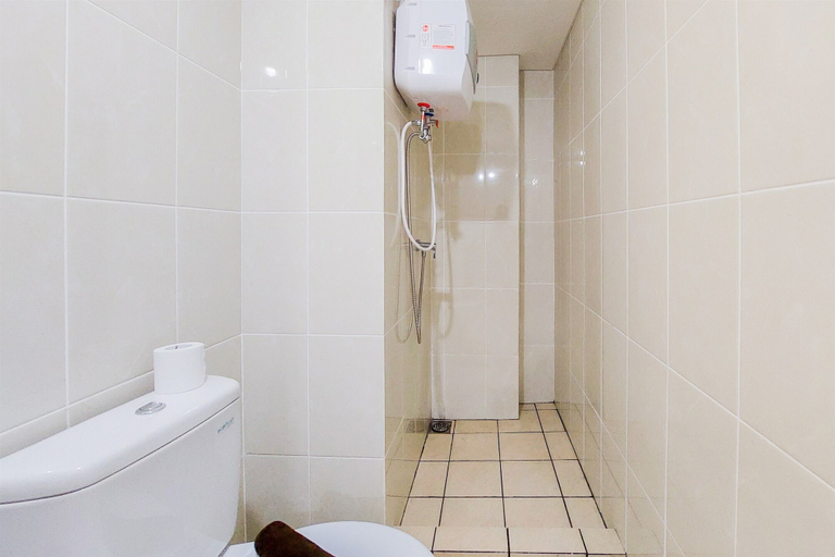 Bathroom 4, Comfort Living And Homey 2Br Apartment M-Town Residence, Tangerang