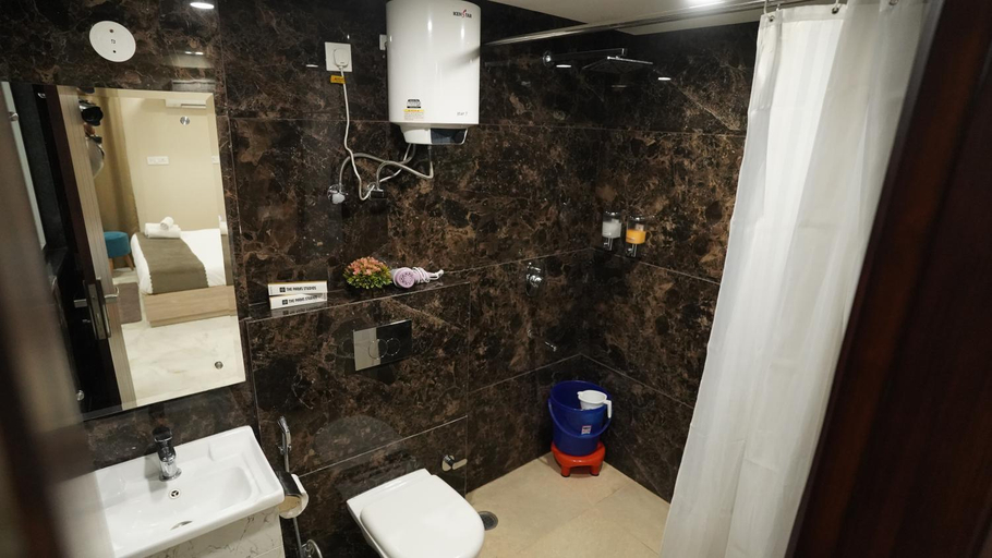 Bathroom 3, The Lodgers Studio Sector 51, Gurgaon