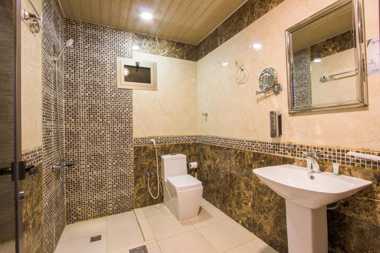 Bathroom 5, Swat Serviced Apartment - سوات للشقق المخدومة, Dammam