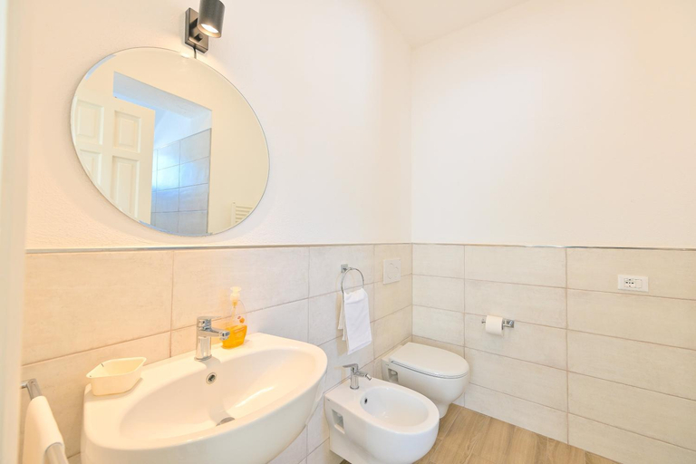Bathroom 4, Residence San Domenico, Napoli