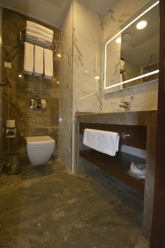 Bathroom 5, Piya Sport Hotel, Fatih
