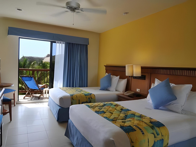 Bedroom 3, The Reef Coco Beach Resort & Spa – optional All Inclusive, Cozumel