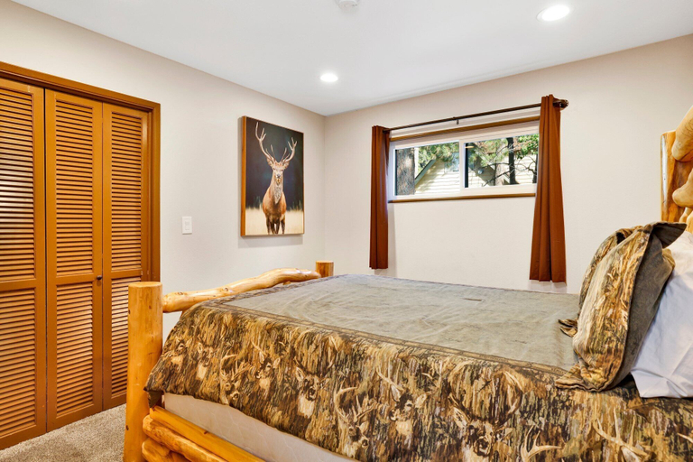 Bedroom 3, Mountain FUN #1729, San Bernardino