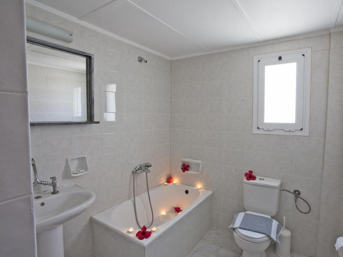 Bathroom 4, Lamon hotel, Crete