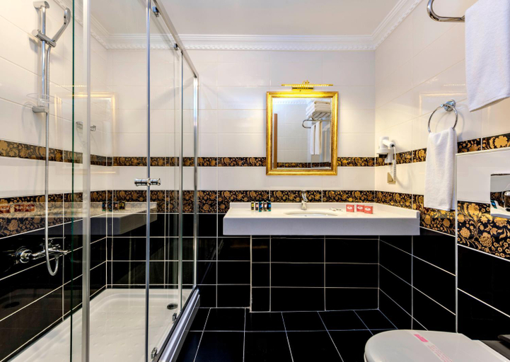 Bathroom 5, Hotel Kupeli, Fatih