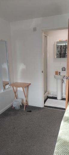 Bedroom 2, Modern, well located en-suite rooms with parking - Orbitat Accommodations, Cambridgeshire