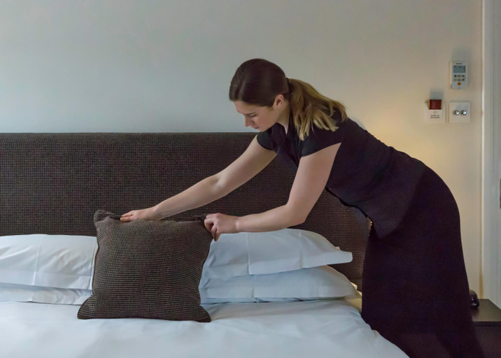 Bedroom 2, The Bell Inn Hotel, Thurrock