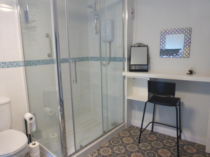 Bathroom 2, Lyndale House, Derbyshire