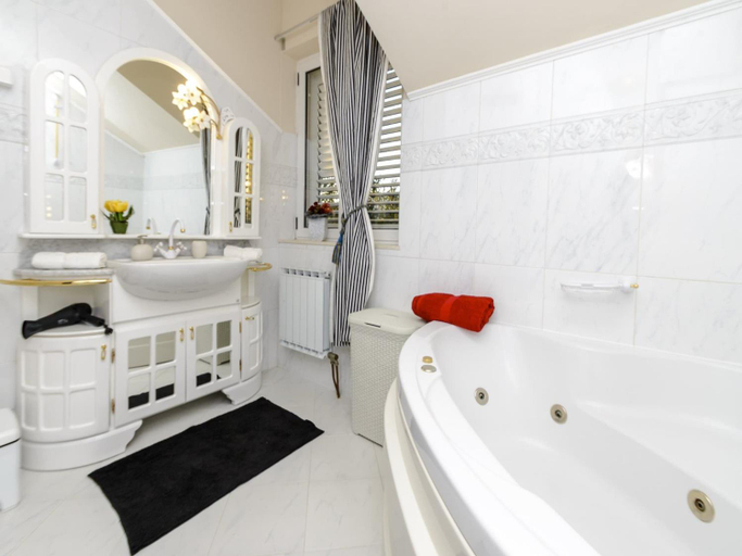 Bathroom 5, Villa Piano - Four Bedroom Villa with Terrace and Swimming Pool, Župa Dubrovačka