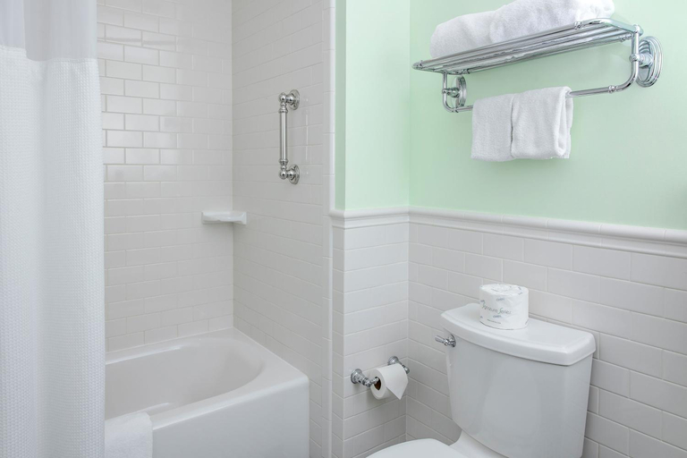 Bathroom 4, Mills Park Hotel, Greene