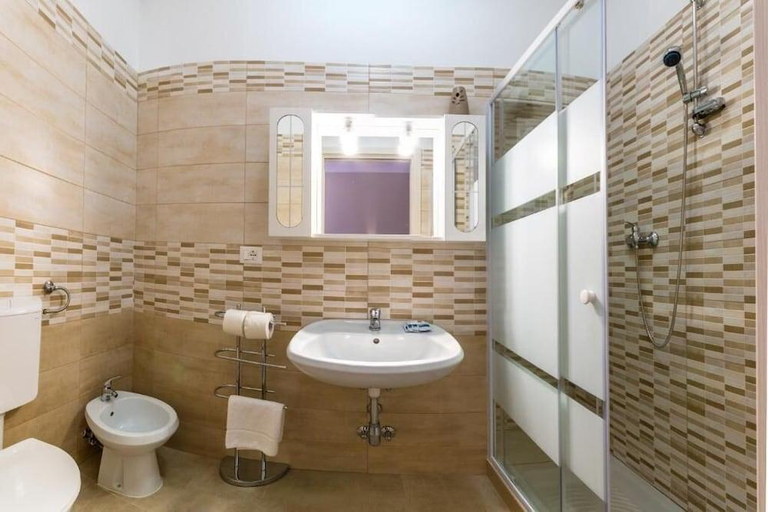 Bathroom 3, Hotel Romantik & Depandance, Udine