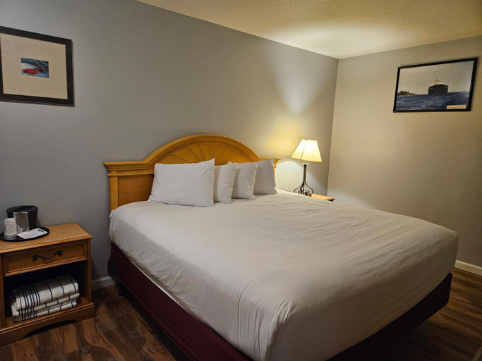 Bedroom, Captain's Inn and Suites, Jefferson